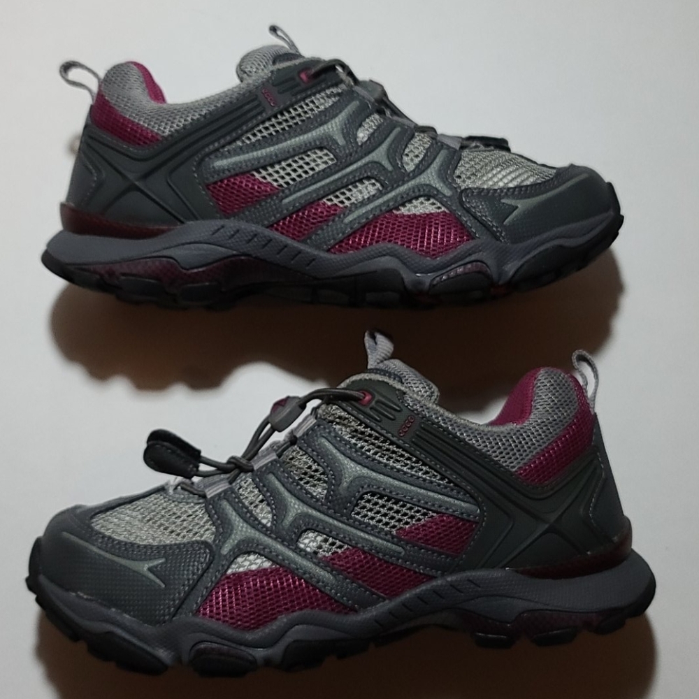 ECCO BIOM TRAIN LOWTOPS, WOMANS SIZE 36 EUC